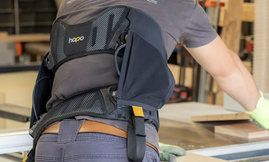 gros plan sur le dos d'une personne qui porte le Hapo BR